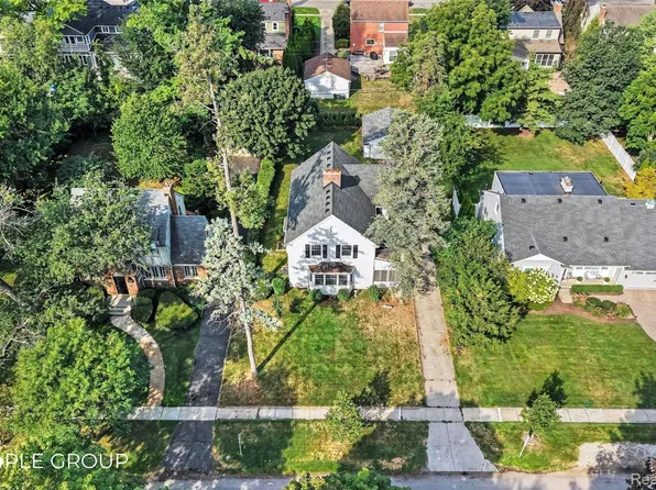 208 Larchlea Dr, Birmingham, MI 48009