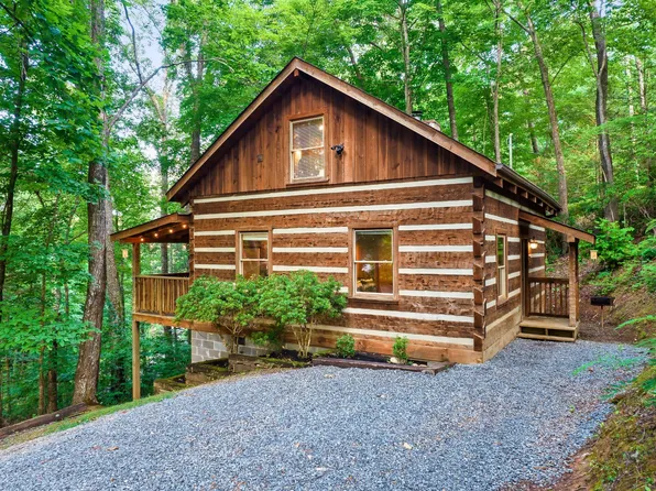 2201 Berry Clark Dr, Gatlinburg, TN 37738