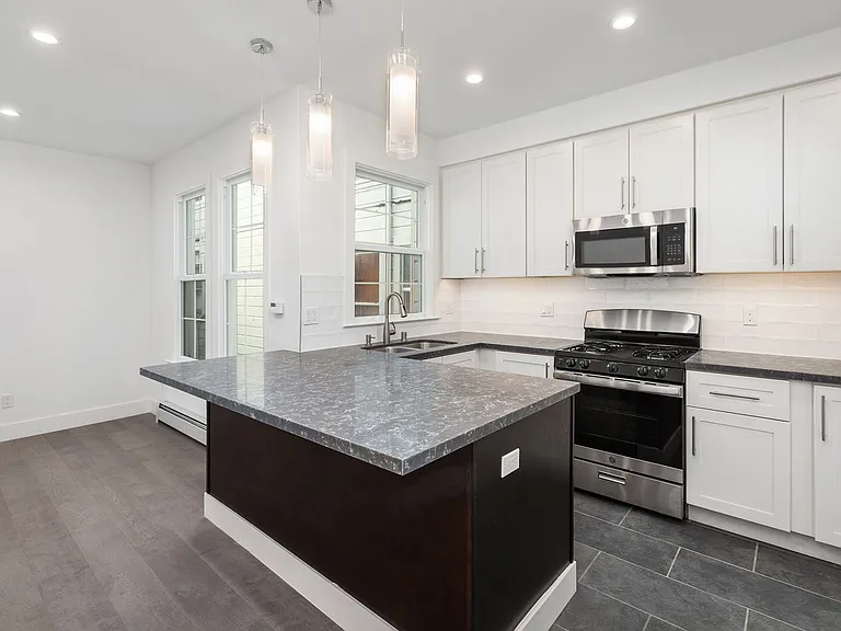 1555 Oak St #850R — Photo 9