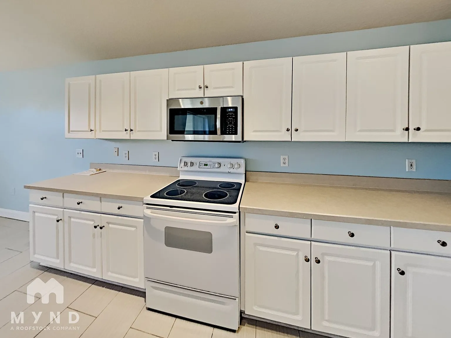 5 bed, 3.0 bath, 2456 sqft, $2,595 — Photo 3