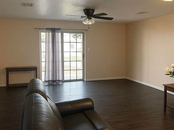 3rd image of 2061 Retama Dr