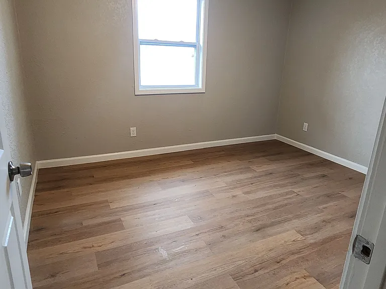 Lakefront Apartments — Photo 49