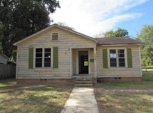108 S Spruce St, Hope, AR 71801