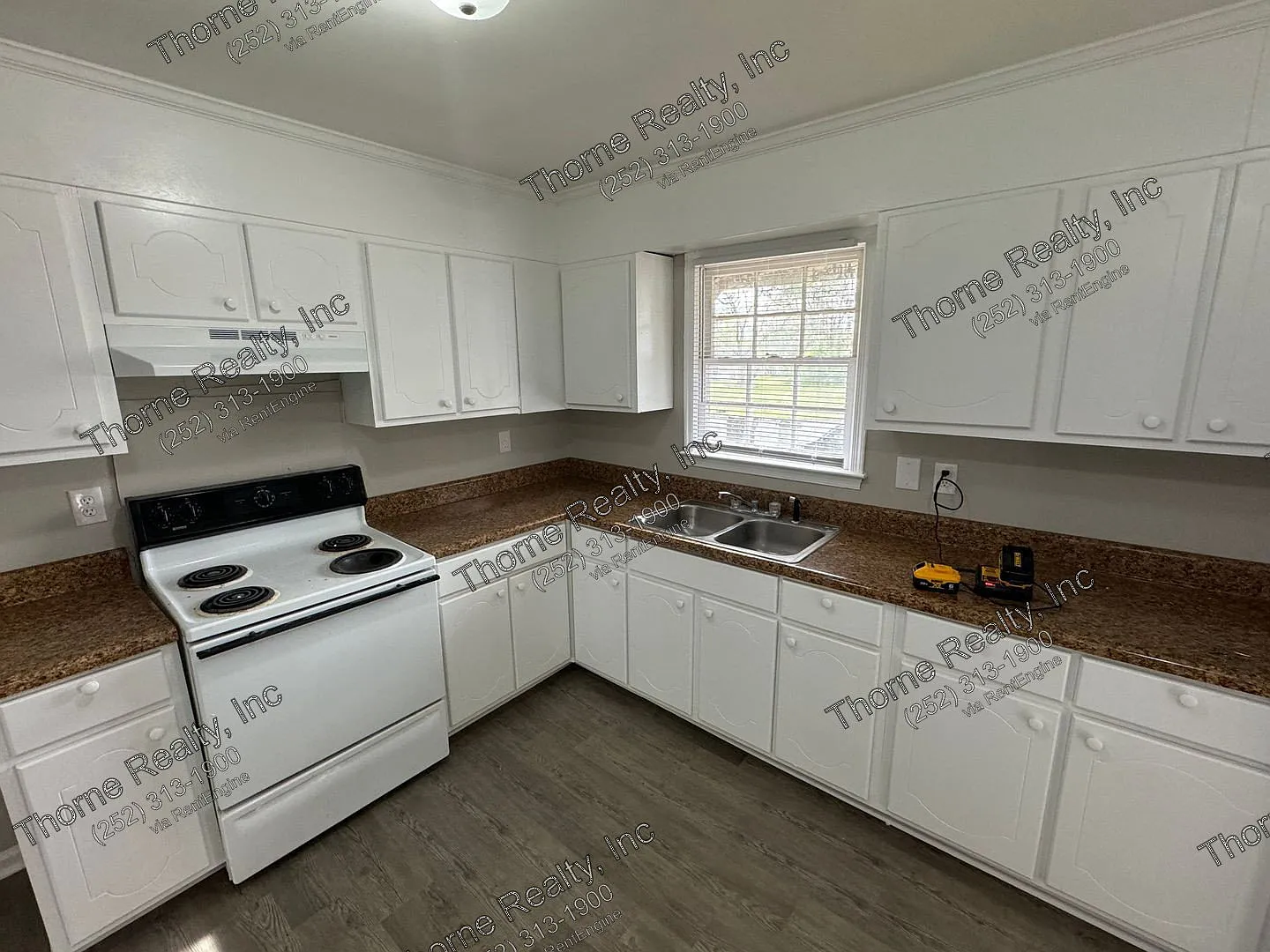3 bed, 1.0 bath, 1010 sqft, $1,125 — Photo 3