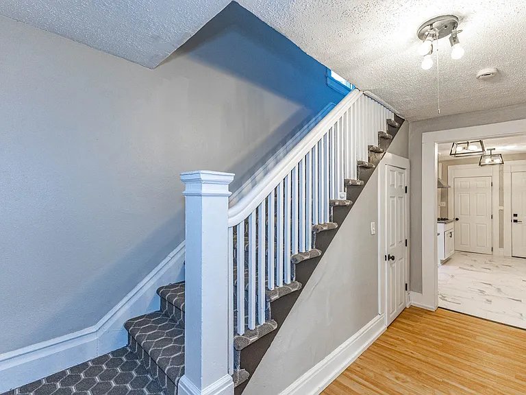 3901 Central St — Photo 7