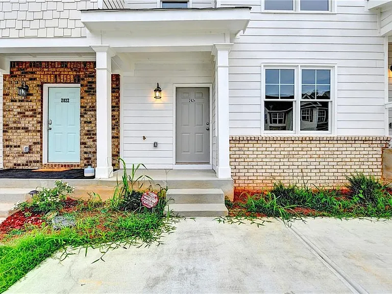 2776 Laurel Ridge Cir — Photo 2