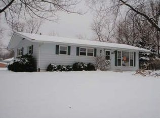 5527 N Plaza Dr, Peoria, IL