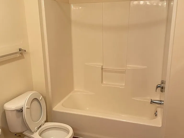 Door Creek Apartments — Photo 27