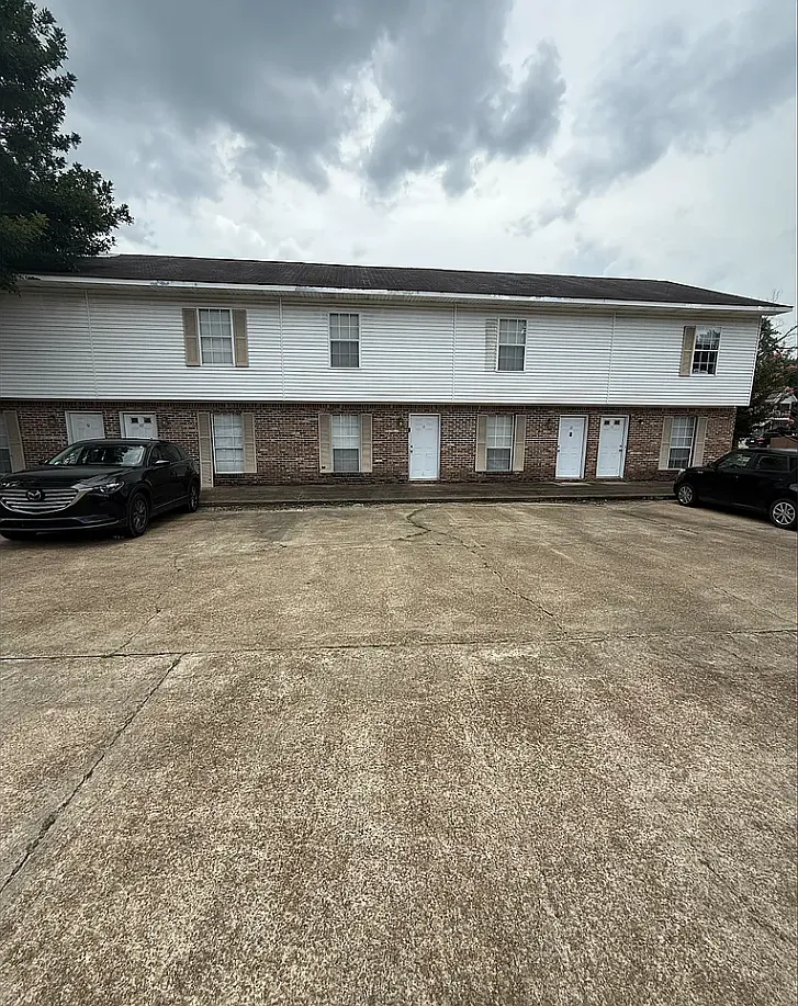 2 bed, 1.5 bath, 1100 sqft, $1,100 — Photo 1