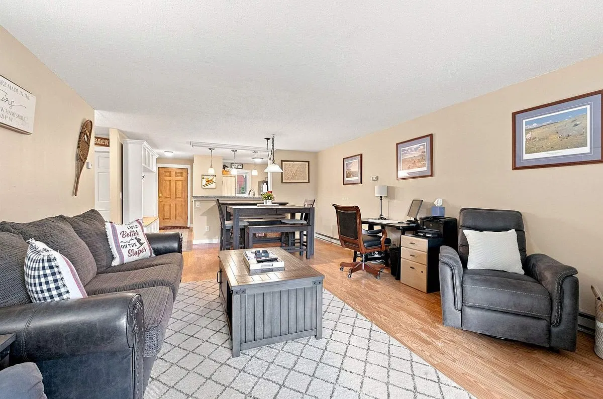 2 bed, 2.0 bath, 1036 sqft, $12,000 — Photo 4