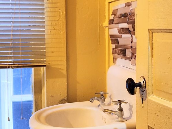 fort-wayne-indiana-445010387 picture