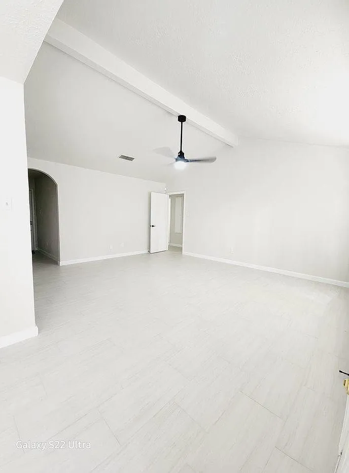3 bed, 2.0 bath, 1221 sqft, $1,750 — Photo 3