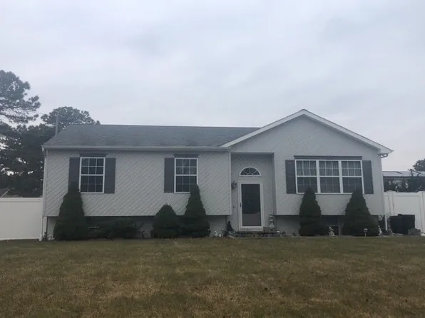 906 Bayview Ave, Bellport, NY 11713