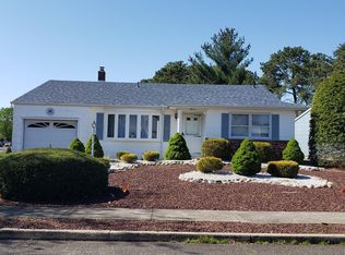11 Bennington Dr, Toms River, NJ 08757