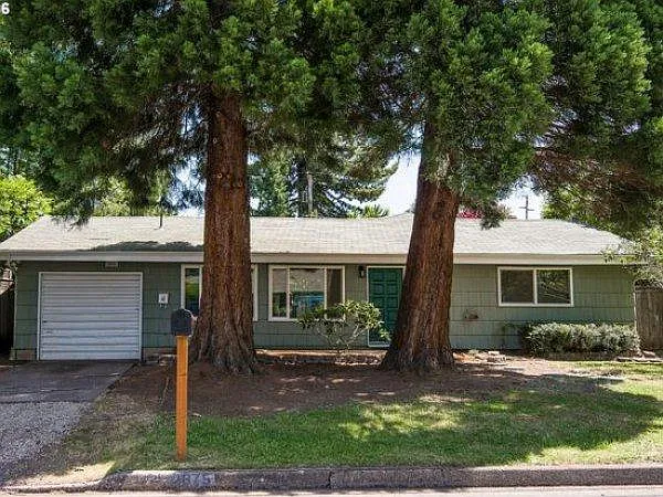 2875 High St photo 1