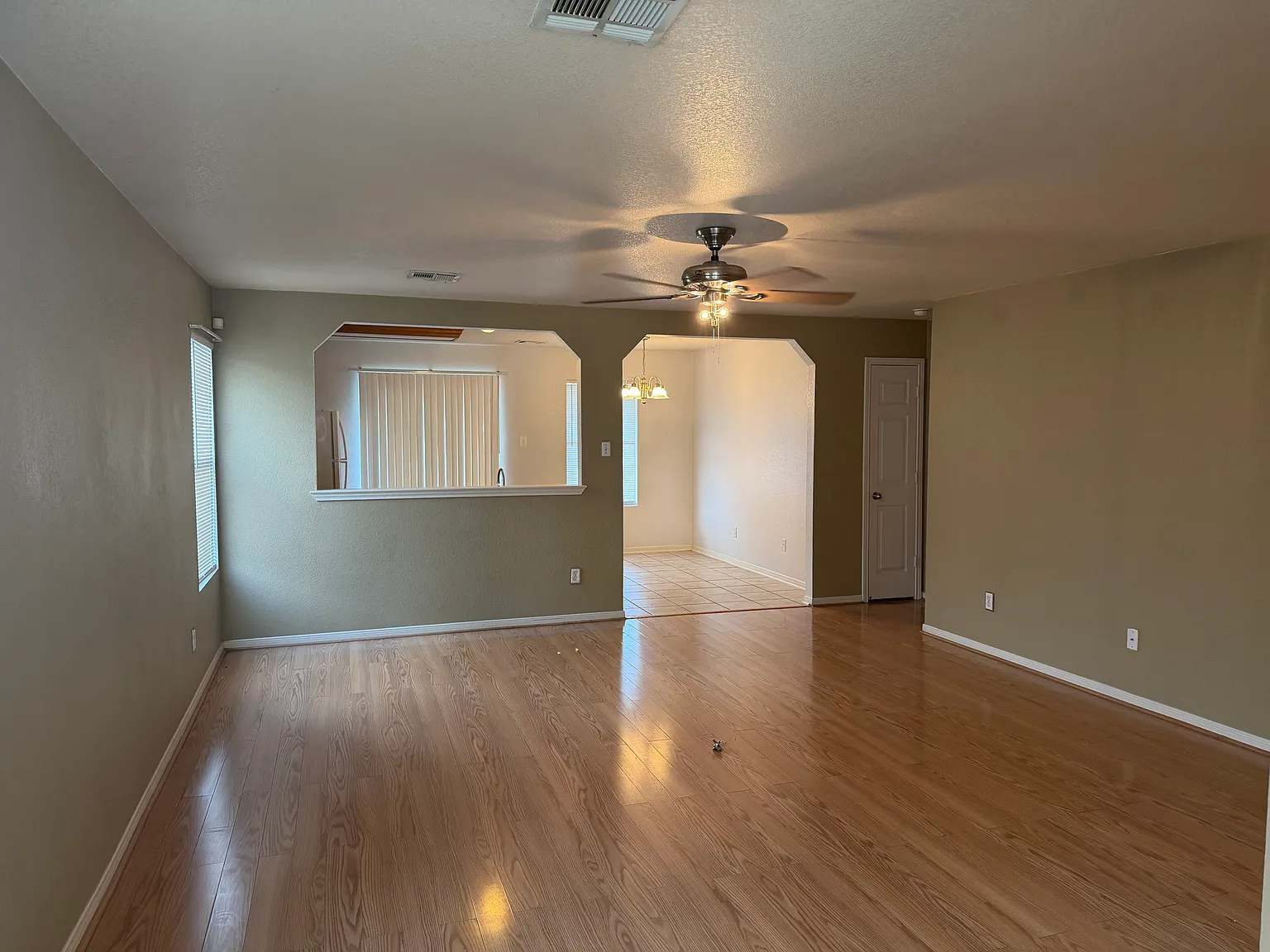 3 bed, 1500 sqft, $1,650 — Photo 2