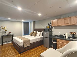 302 Newbury St APT 9, Boston, MA 02115