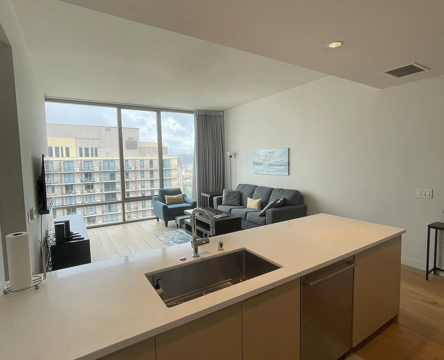 1001 Queen St — Photo 3