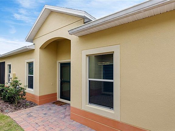 3rd image of 3617 Solana Cir