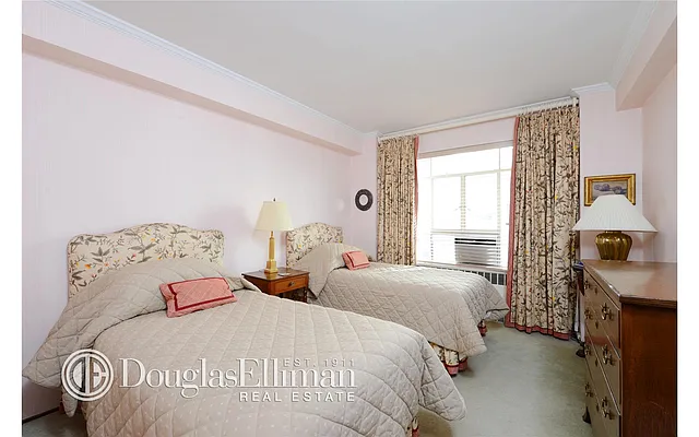 Sold by Douglas Elliman | media 21