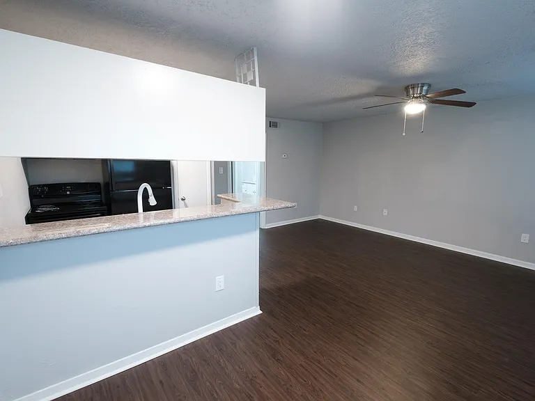 6519 Sloan St #4 — Photo 3