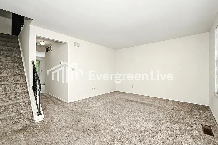 2 bed, 1.5 bath, 1094 sqft, $895 — Photo 3