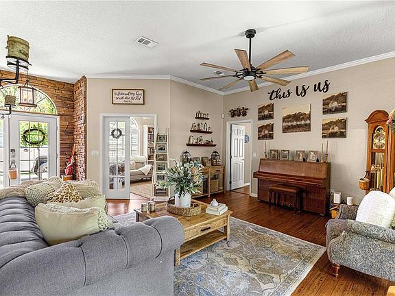 4th image of 2616 SW 18TH AVENUE NE