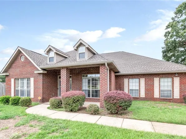 10323 Chesterfield Dr W, Semmes, AL 36575