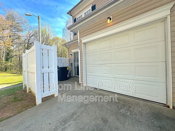 4th image of 763 Plaza Walk Dr