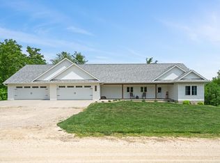 21104 Rebel Dr, Anamosa, IA 52205