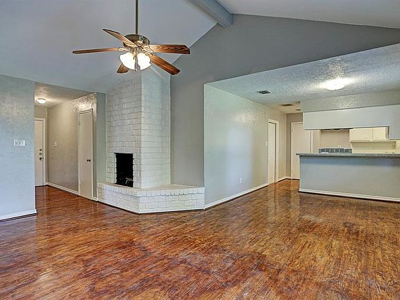 2nd image of 1802 Oaklawn St