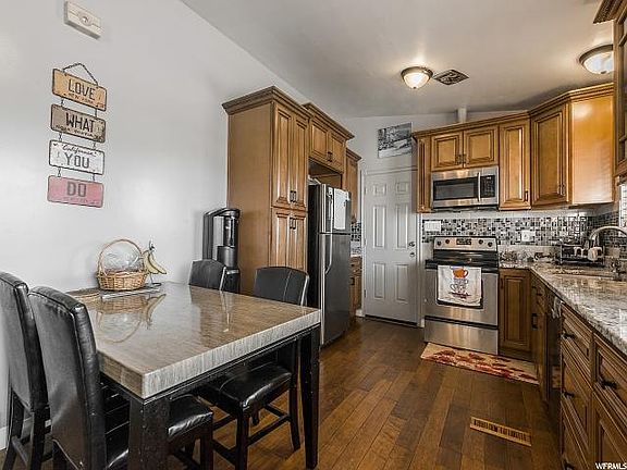 4th image of 385 E Haven Ave