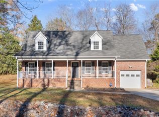 6751 Fairwood Ct, Clemmons, NC 27012