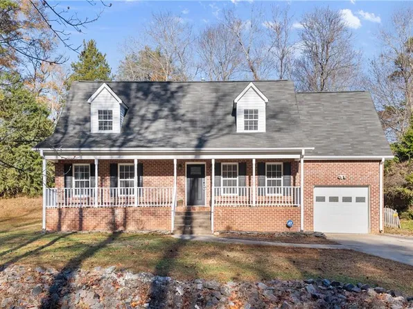 6751 Fairwood Ct, Clemmons, NC 27012