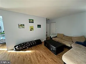 1 bed, 1.0 bath, 557 sqft, $1,750 — Photo 2