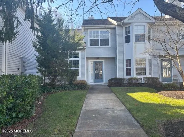 116 Wellington Ct, Manalapan, NJ 07726