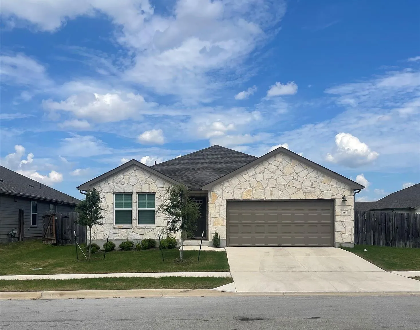 4 bed, 3.0 bath, 2208 sqft, $3,000 — Photo 2