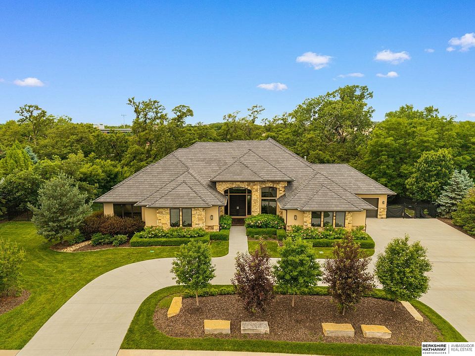 1st image of 17445 Valley Dr