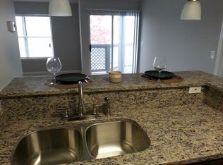 29561 N Waukegan Rd APT 307, Lake Bluff, IL 60044