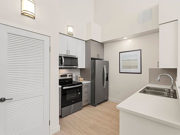 2nd image of 8521 S Sepulveda Blvd APT 518