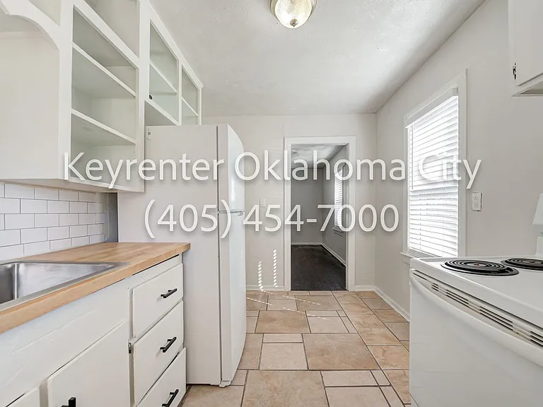 4913 N Willow Ave — Photo 15