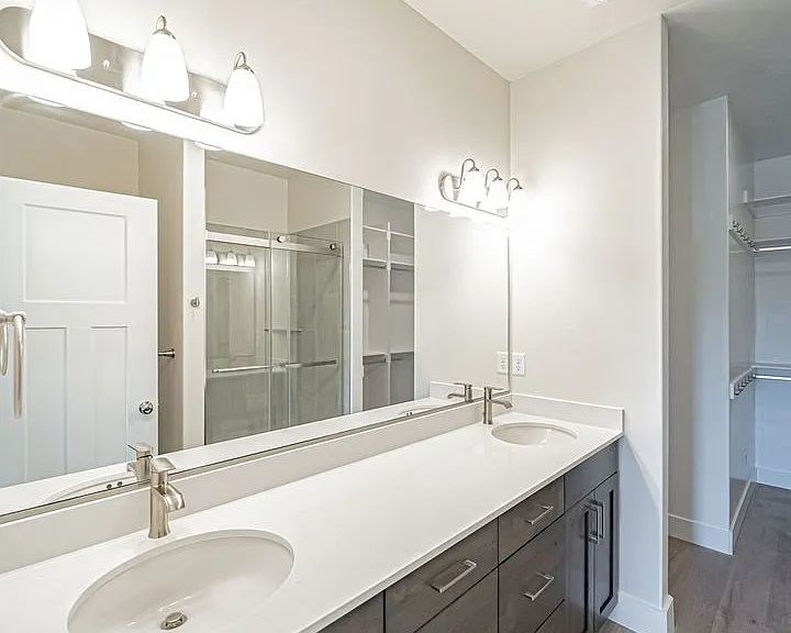 351 E Lorene St — Photo 22