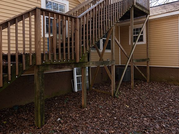 5th image of 160 Watson St