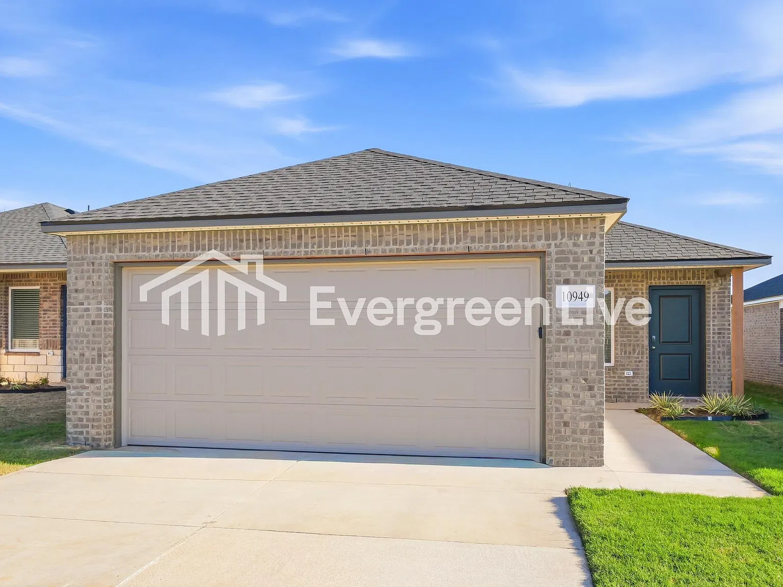 3 bed, 2.0 bath, 1411 sqft, $1,470 — Photo 1