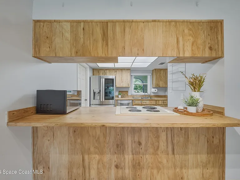 2224 Westminster Dr — Photo 10