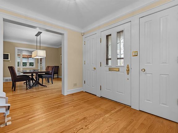 4th image of 350 N Deere Park Dr W