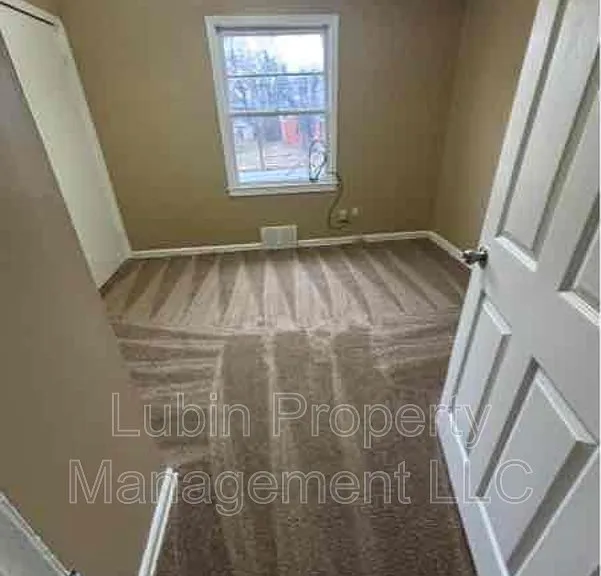 2037 Durham Ave — Photo 5