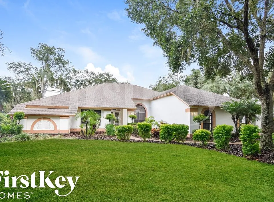 2816 Pine Club Dr