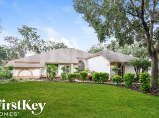 2816 Pine Club Dr, Plant City, FL 33566