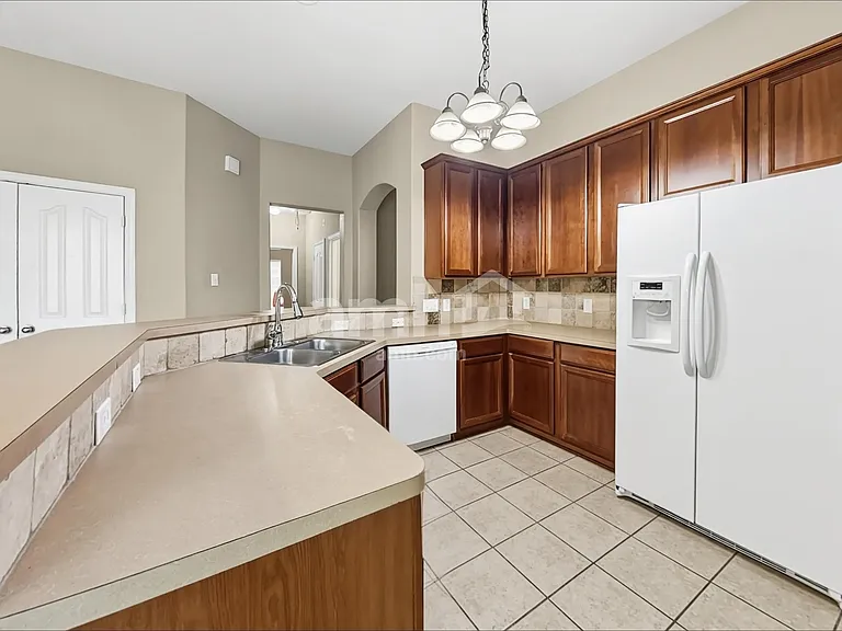 2918 Meridian Bay Ln — Photo 4